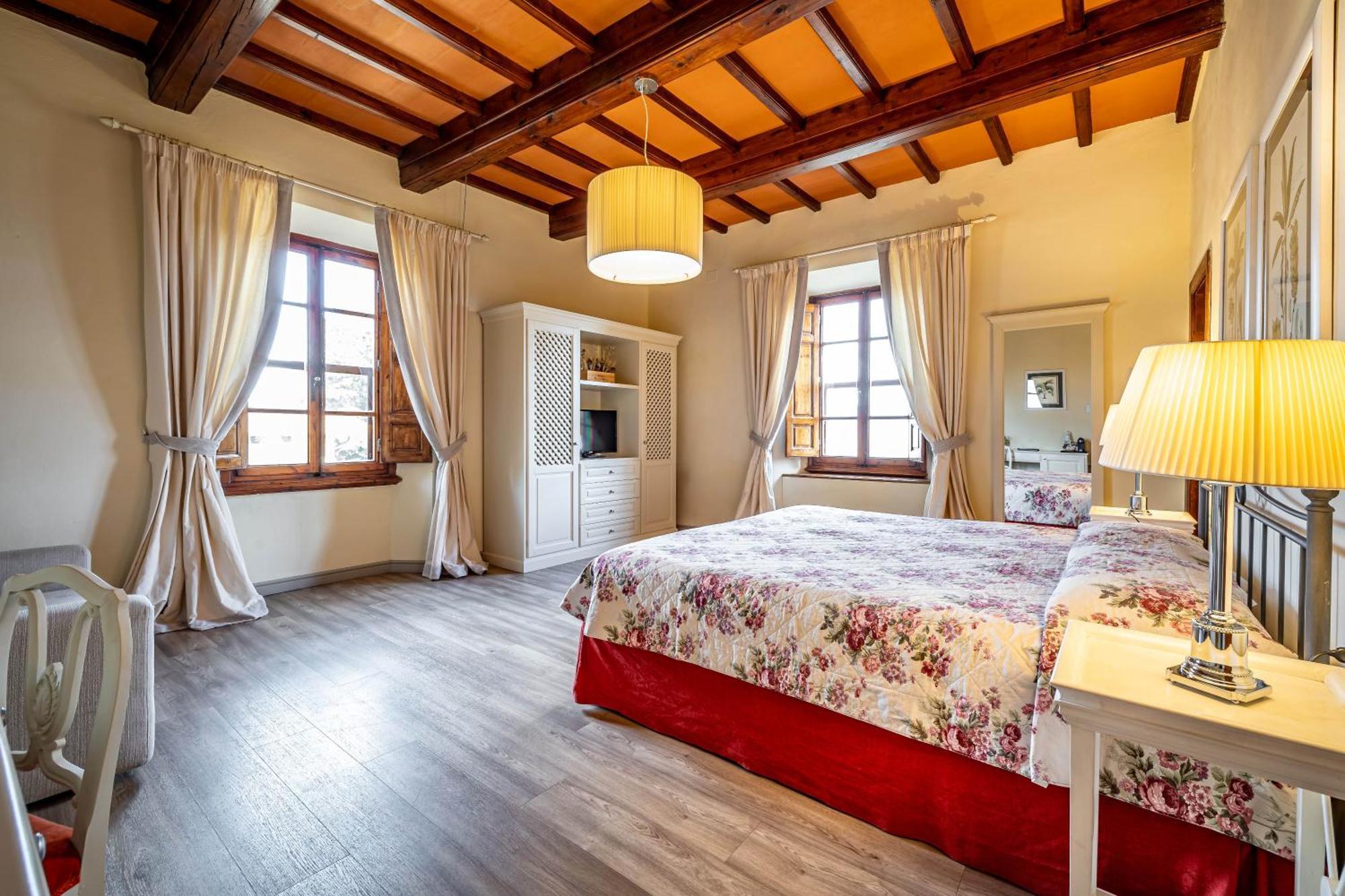 Villa S.Andrea サン・カシャーノ・イン・ヴァル・ディ・ペーザ エクステリア 写真
