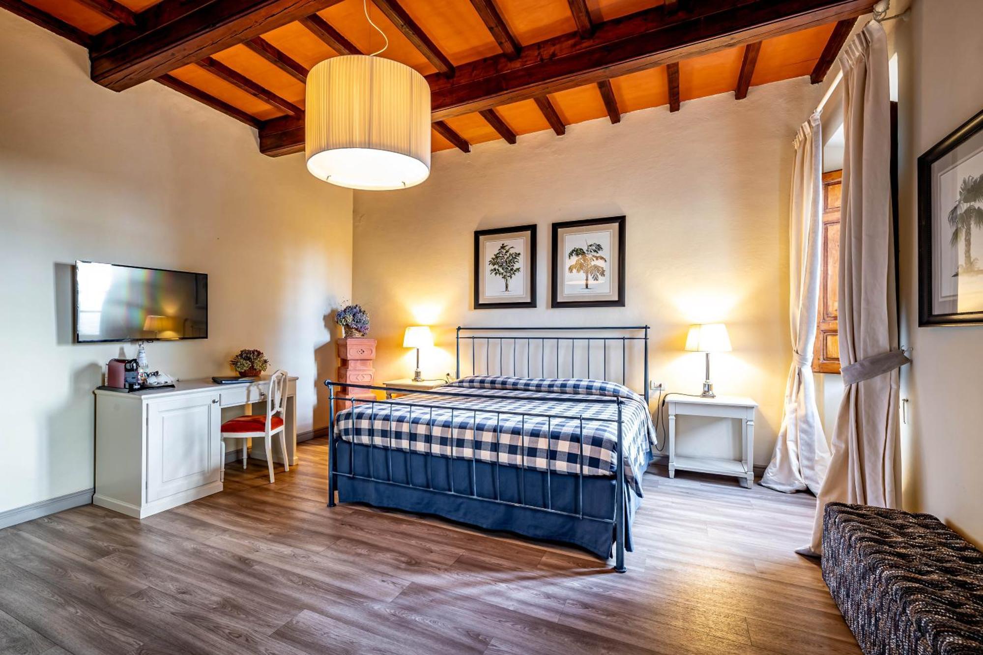 Villa S.Andrea サン・カシャーノ・イン・ヴァル・ディ・ペーザ エクステリア 写真